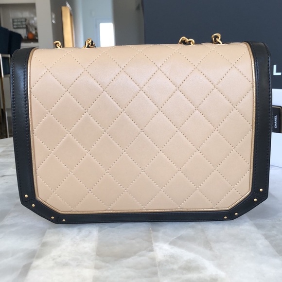 Chanel beige quilted flap bag - Picture 6 of 17